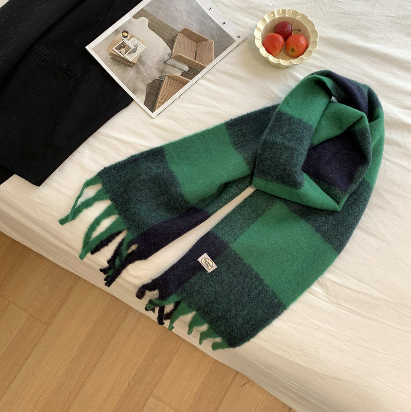 Karierter Wollschal mit Fransen, warm und weich