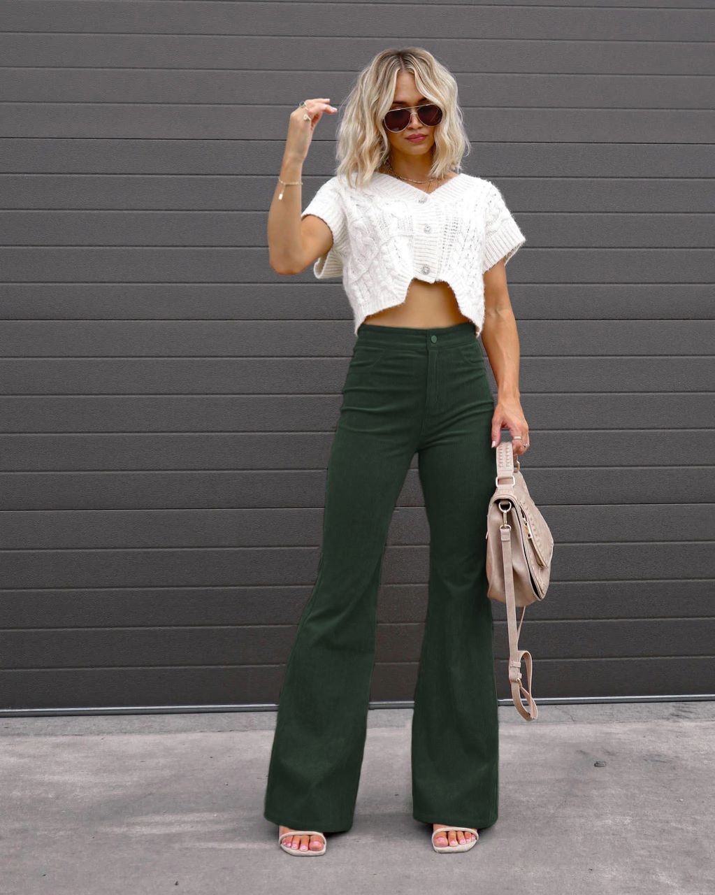 Damen-Cordhose mit ausgestelltem Bein