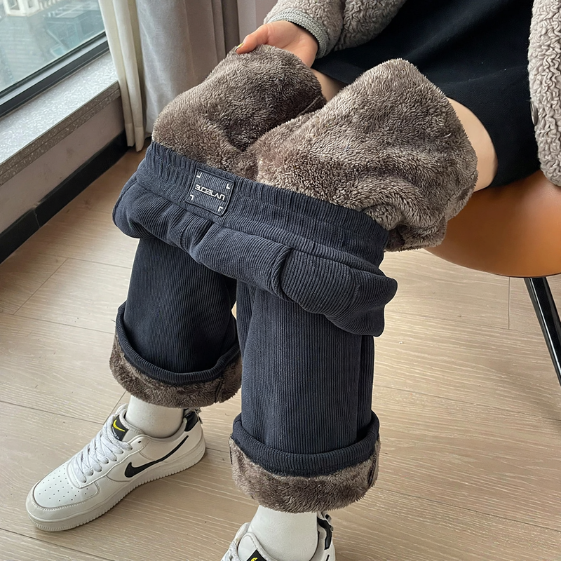 Damen-Cordhose mit Lammfleece-Futter, weit geschnitten