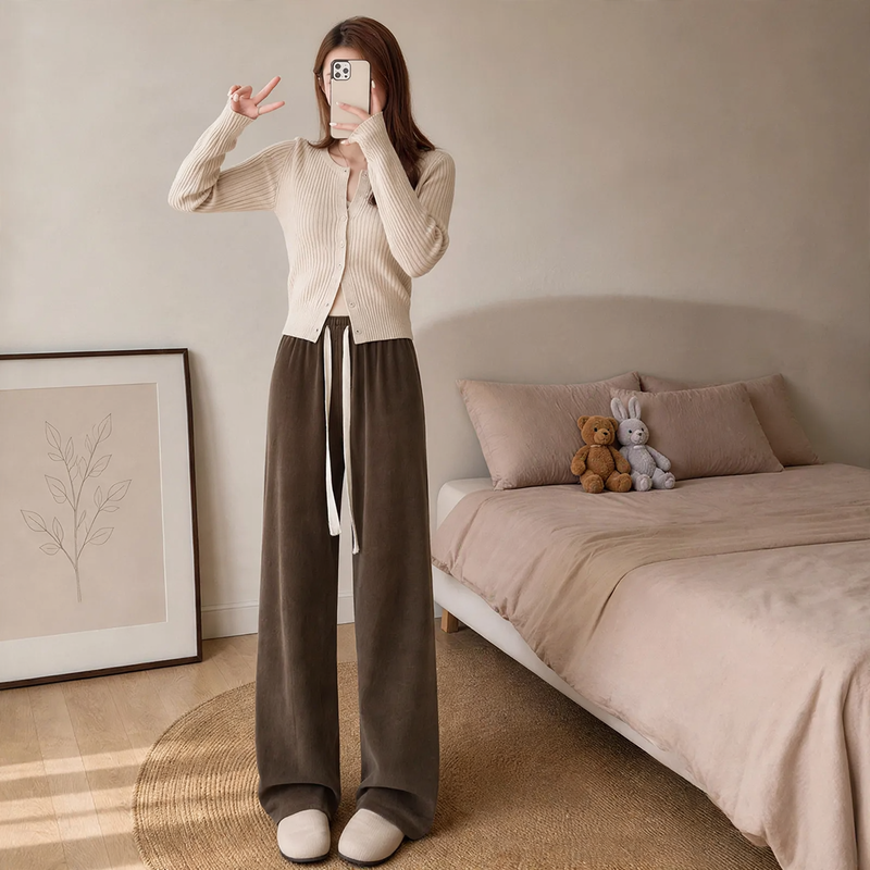 Damen-Cordhose mit weitem Bein, locker geschnitten