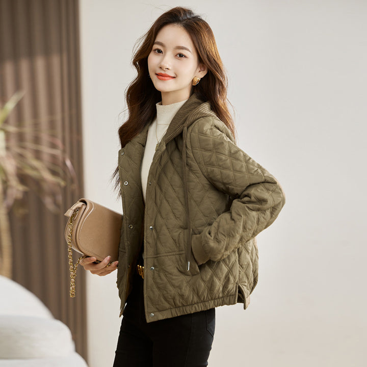 Kurze Damen-Steppjacke mit Kapuze, gefüttert