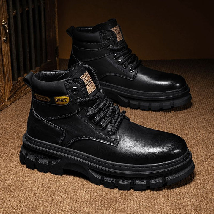 Moderne Herren-Stiefel im englischen Stil