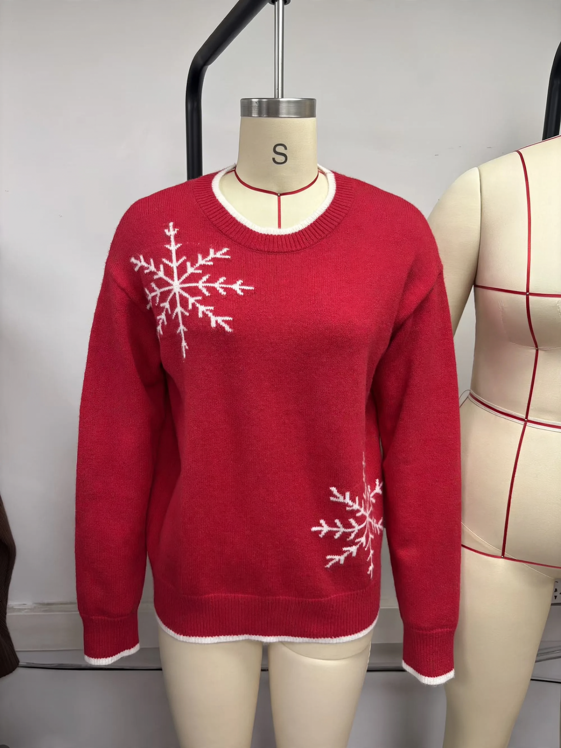 Strickpullover mit Schneeflockenmuster, Rundhalsausschnitt