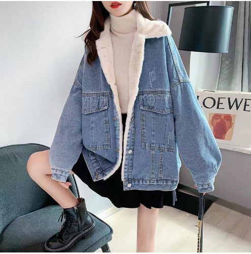 Gefütterte Jeansjacke mit großem Fellkragen