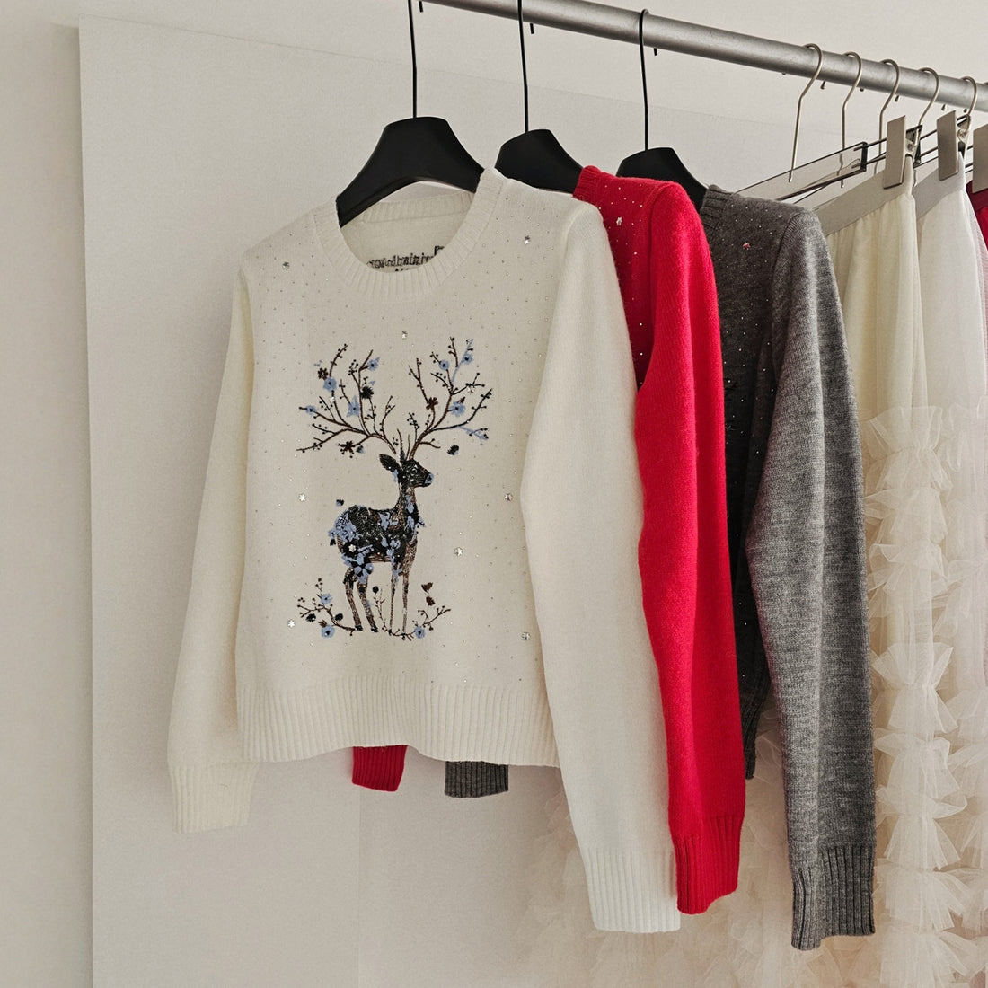 Strickpullover mit Rentier-Stickerei und Pailletten