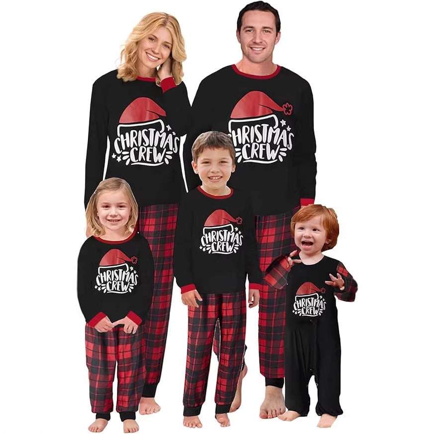 Weihnachts-Pyjama-Set für die Familie mit Karomuster