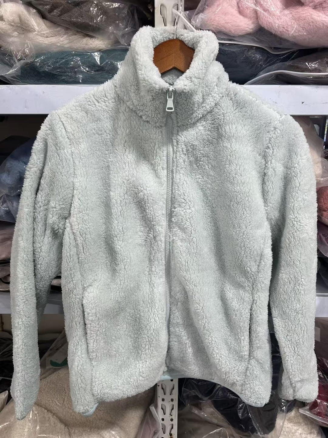 Fleece-Jacke mit Stehkragen und Reißverschluss