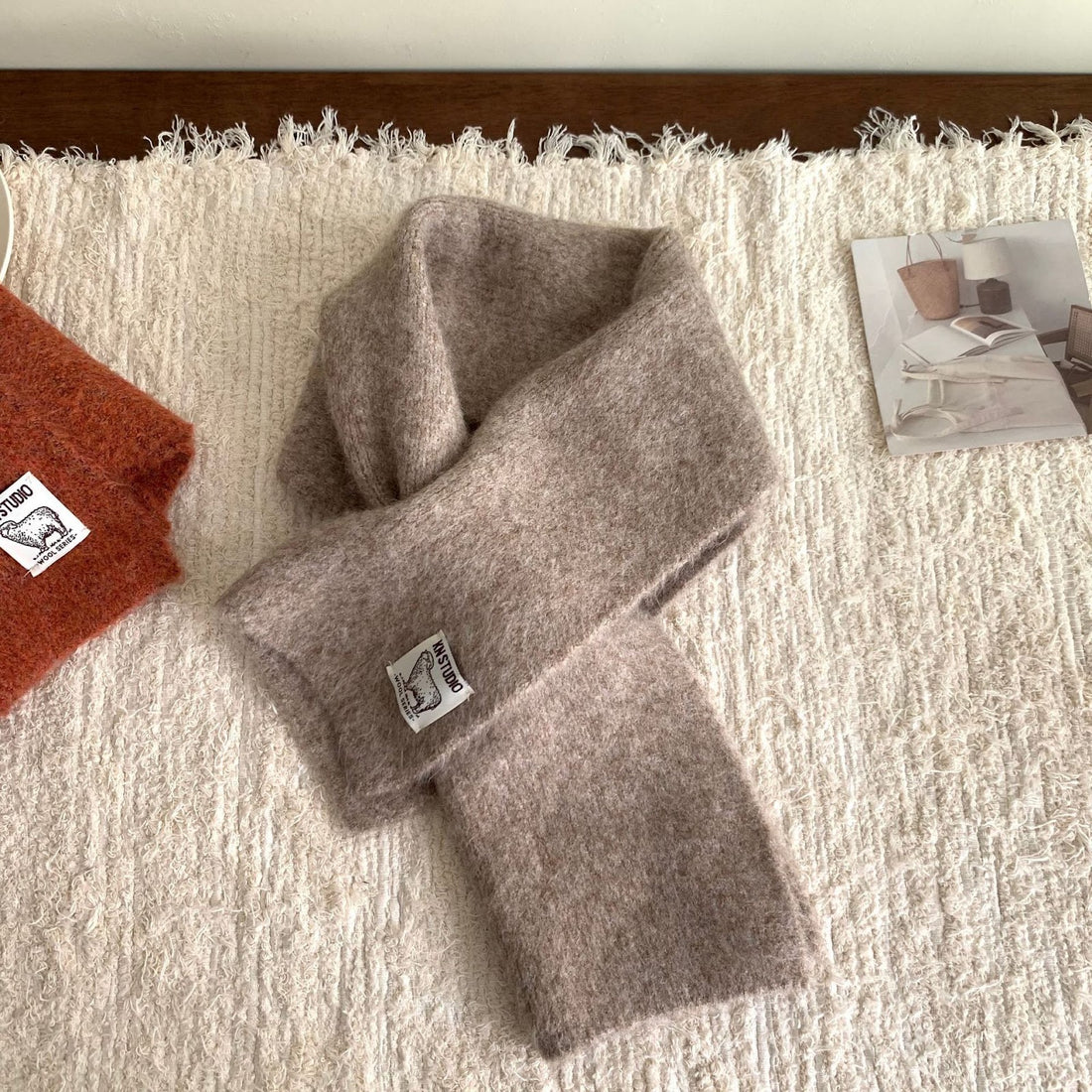 Kurzer Strickschal mit Schlitz, Alpakawollmischung