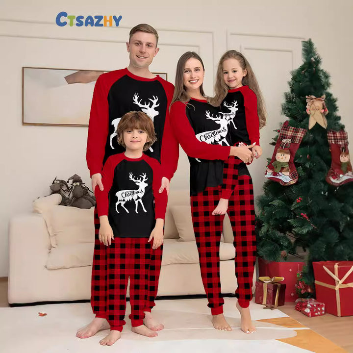Weihnachtliches Familien-Pyjama-Set, Hirsch- und Karomuster