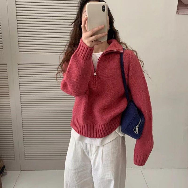 Moderner Strickpullover mit Stehkragen und Reißverschluss