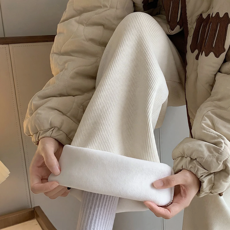 Lockere Kord-Hose mit weitem Bein