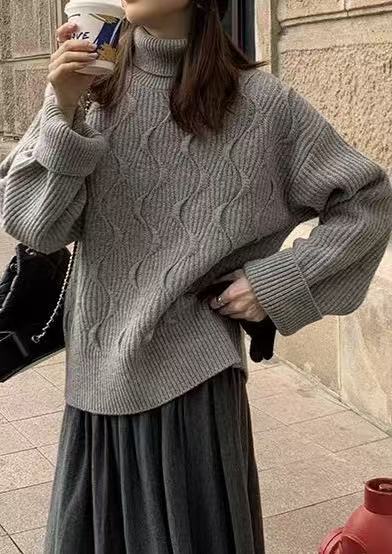 Gefütterter Strickpullover mit Rollkragen