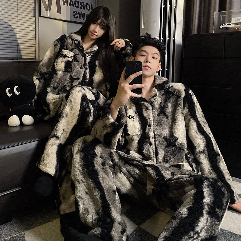 Kuscheliger Partner-Hausanzug aus Korallenfleece