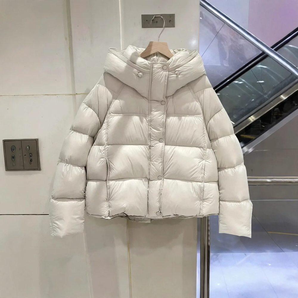 Kurze Damen-Steppjacke mit Kapuze, wattiert