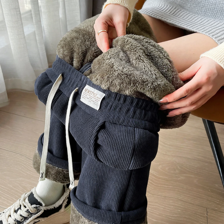 Damen-Cordhose mit weitem Bein, gefüttert