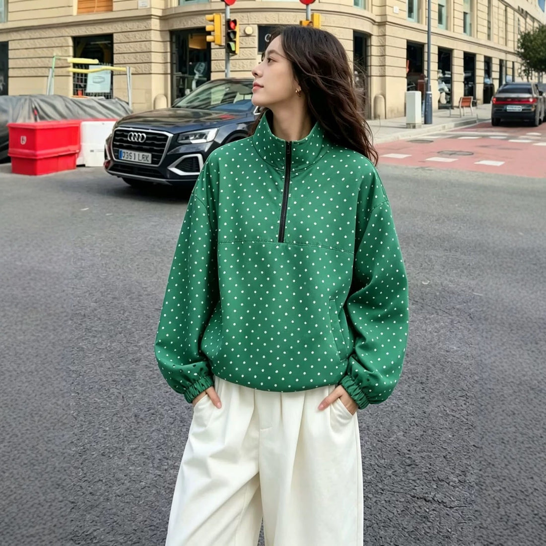 Unisex-Sweatshirt mit Stehkragen und Punktemuster