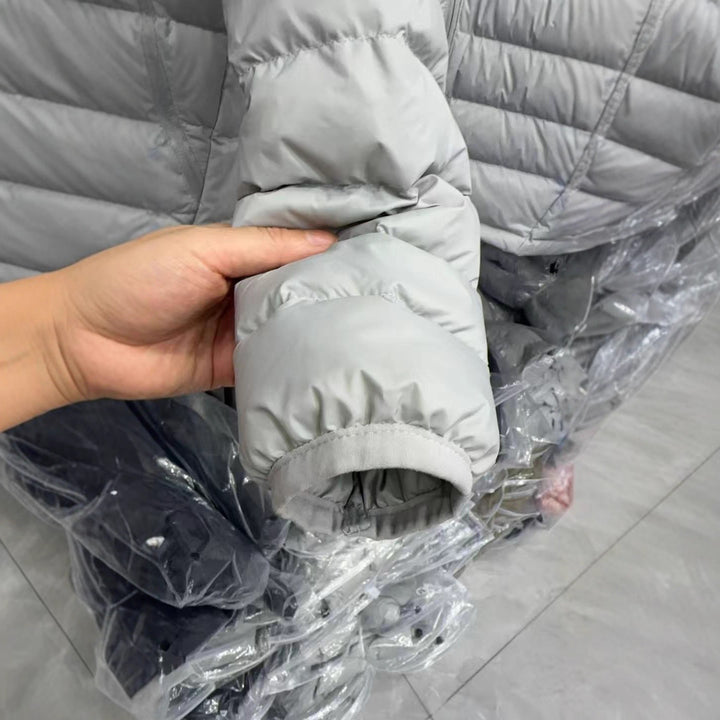 Kurze Damen-Daunenjacke mit Kapuze