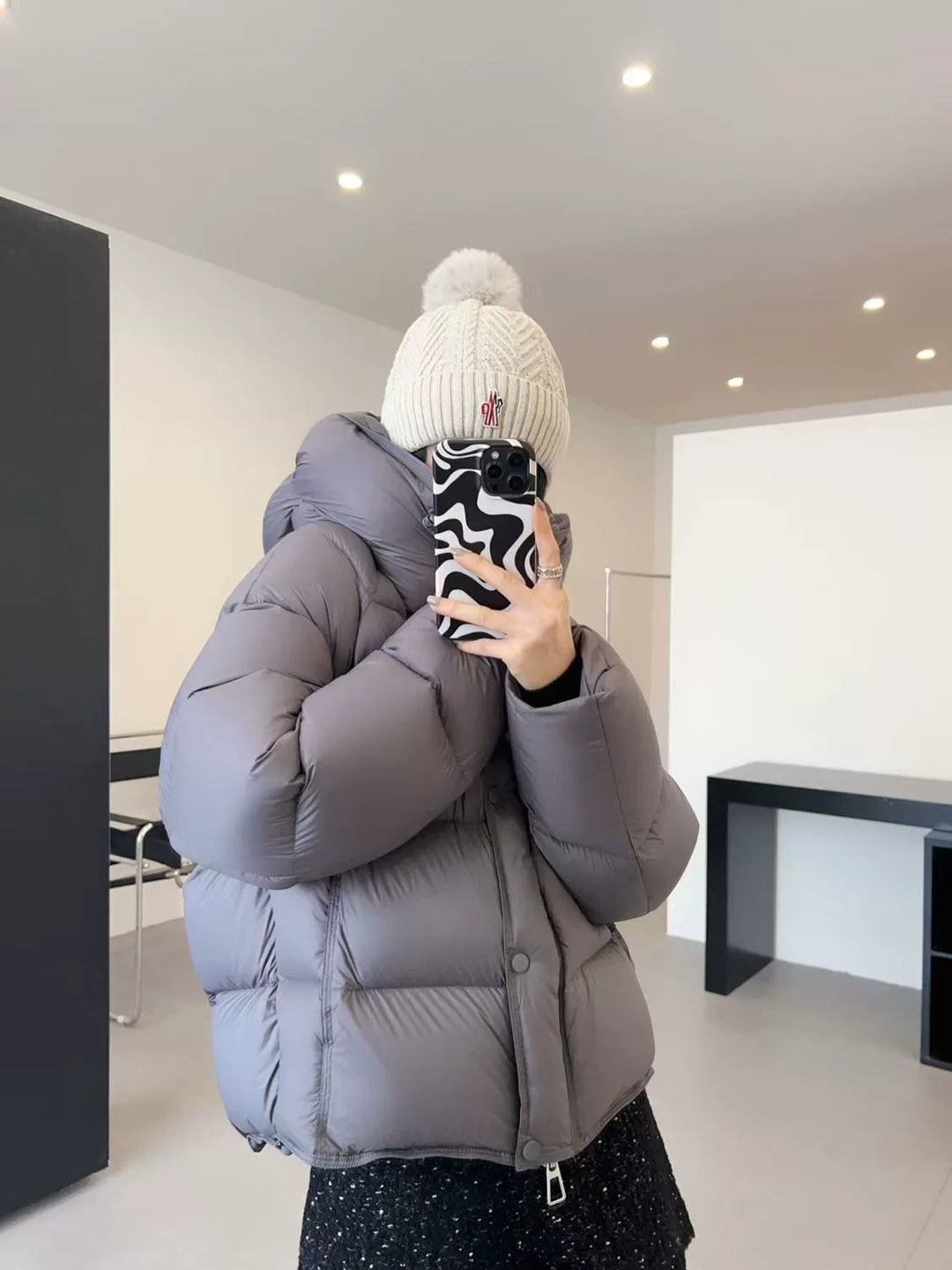 Kurze Damen-Steppjacke mit Kapuze, wattiert