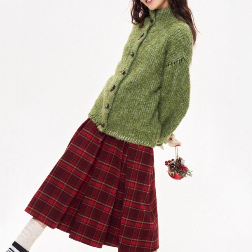 Grober Strickpullover in Weihnachtsgrün