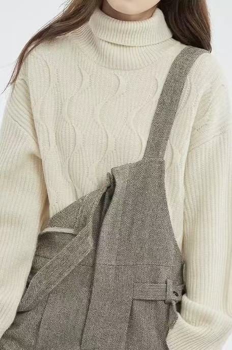 Gefütterter Strickpullover mit Rollkragen