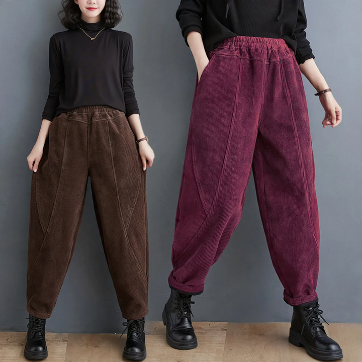 Gefütterte Cord-Karottenhose mit elastischem Bund
