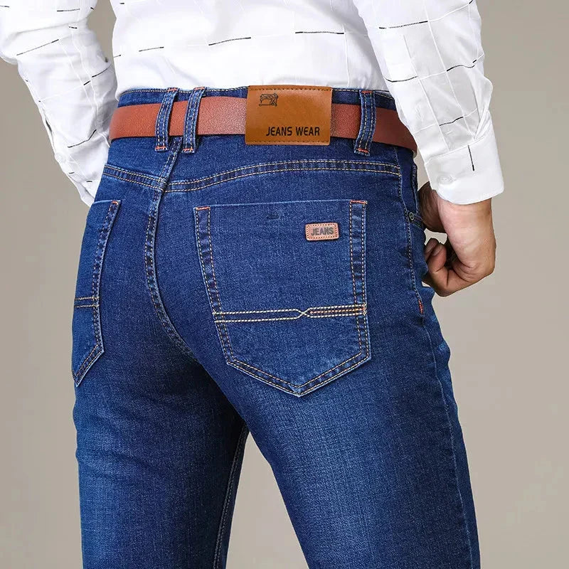 Gerade geschnittene Stretchjeans für Herren – Vardeno