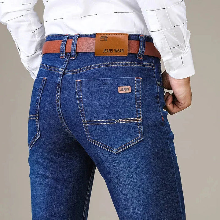 Gerade geschnittene Stretchjeans für Herren – Vardeno