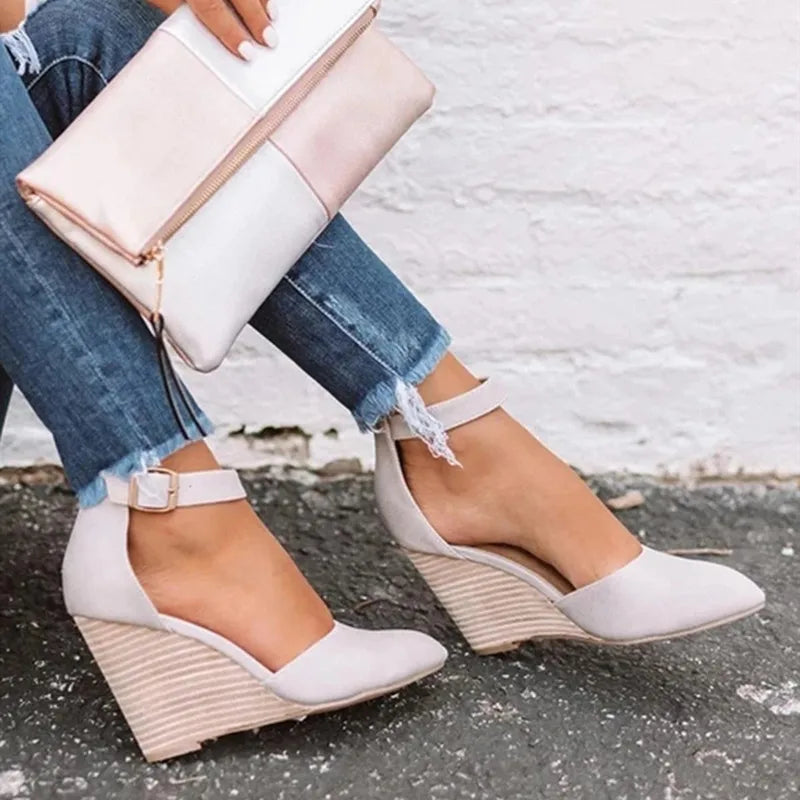 Marineblaue DamenWedges Echoarchiv