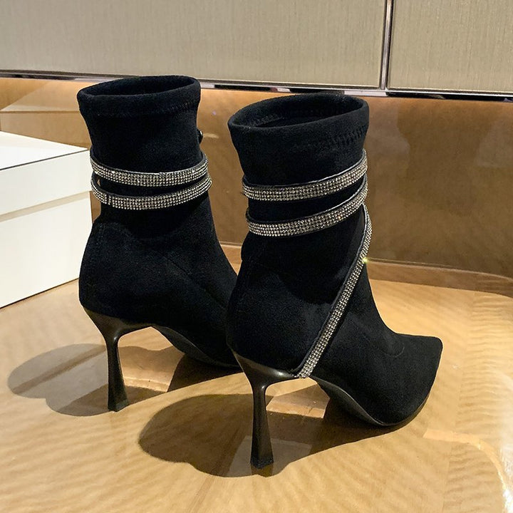 Damen Stiefeletten mit spitzer Zehenpartie, Veloursoptik und funkelnden Strass‑Riemchen Echo Archiv