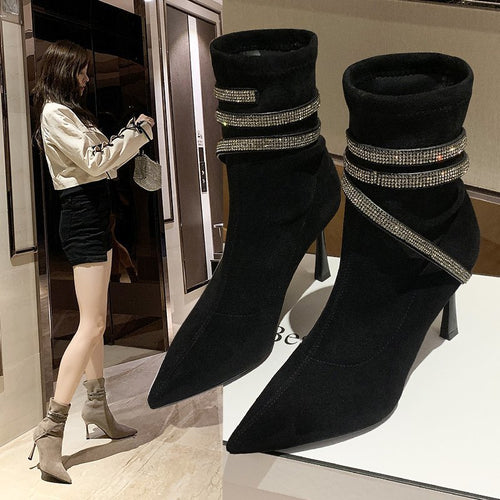 Damen Stiefeletten mit spitzer Zehenpartie, Veloursoptik und funkelnden Strass‑Riemchen Echo Archiv