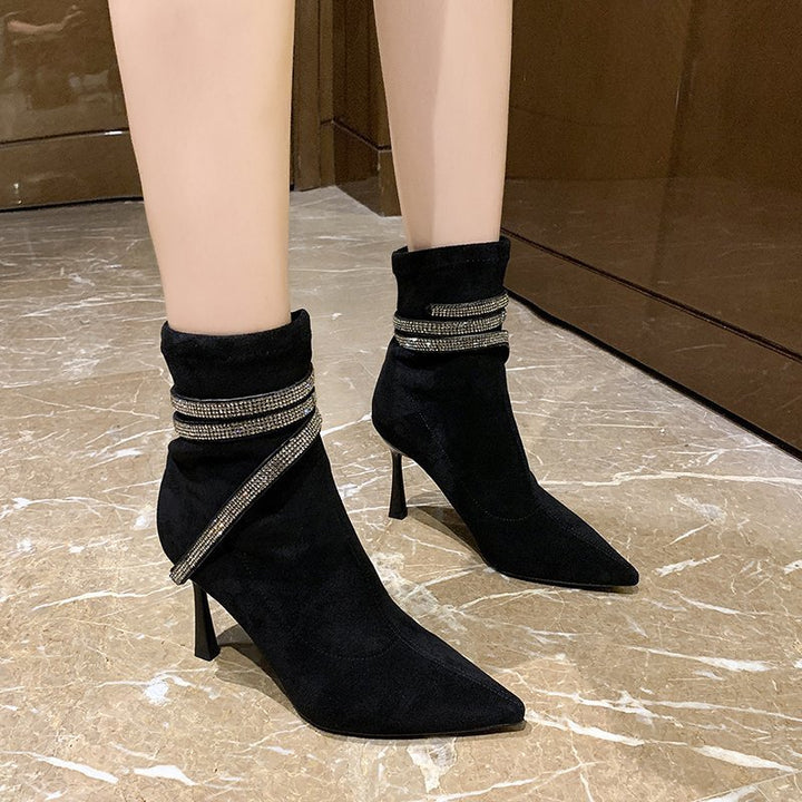 Damen Stiefeletten mit spitzer Zehenpartie, Veloursoptik und funkelnden Strass‑Riemchen Echo Archiv