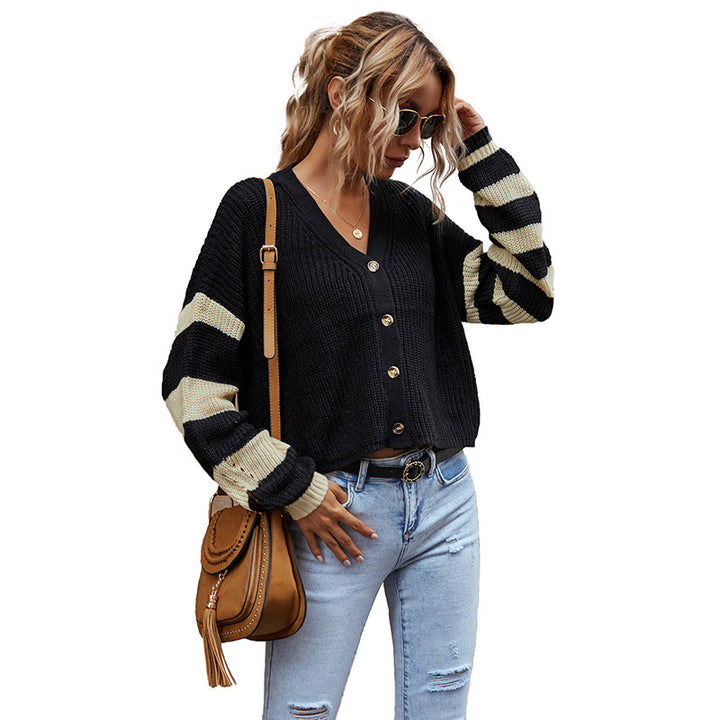 Damen Kurzstrickjacke mit Knopfleiste, kontrastierenden Blockstreifenärmeln & geripptem Saum – Veloura