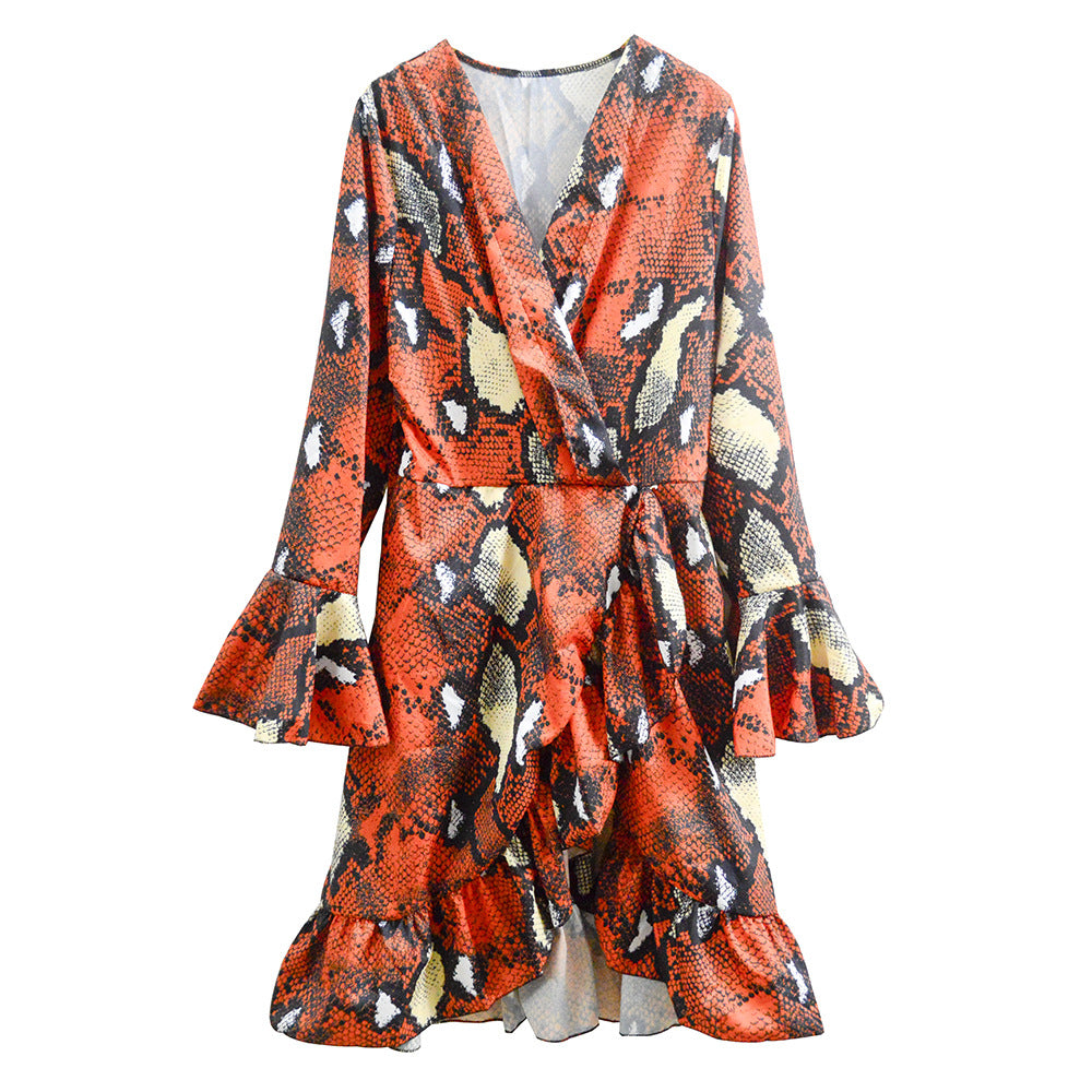 Damen Wickelkleid mit Schlangenmuster, Glockenärmeln & Rüschenbesatz Echoarchiv