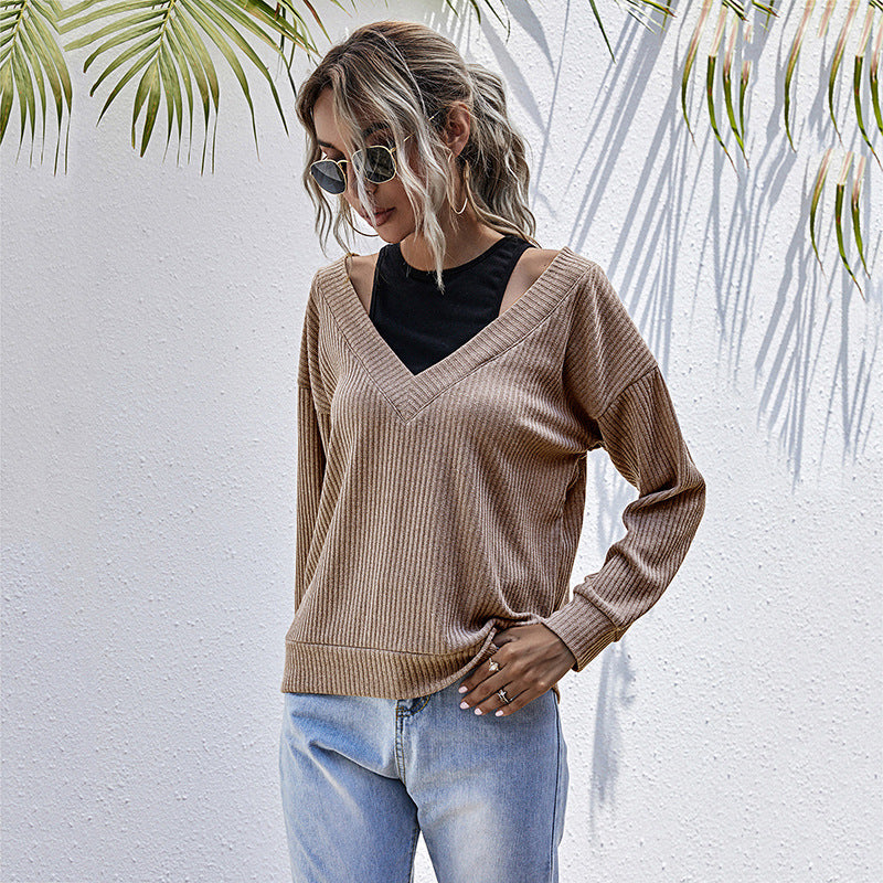 Damen Gerippter V‑Ausschnitt Strickpullover im Lagenlook mit Cut‑Out‑Schulter & überschnittener Passform Echoarchiv