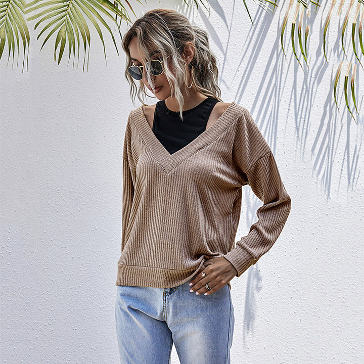 Damen Gerippter V‑Ausschnitt Strickpullover im Lagenlook mit Cut‑Out‑Schulter & überschnittener Passform Echoarchiv