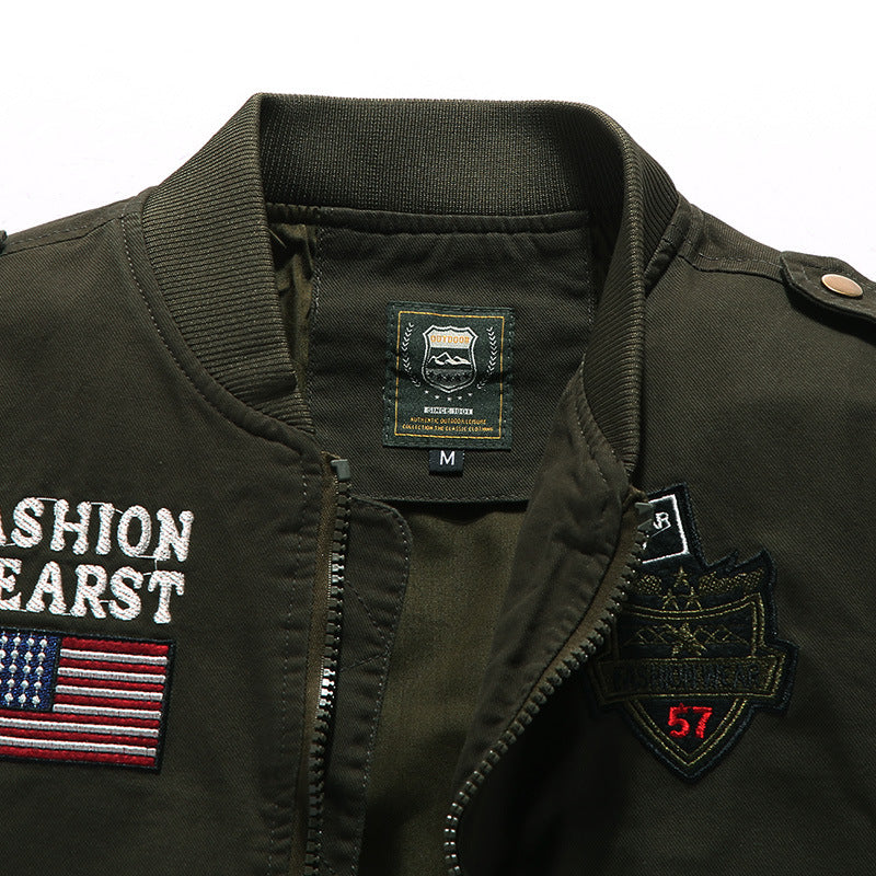 Herren modische Bomberjacke mit dekorativen Patches Echoarchiv