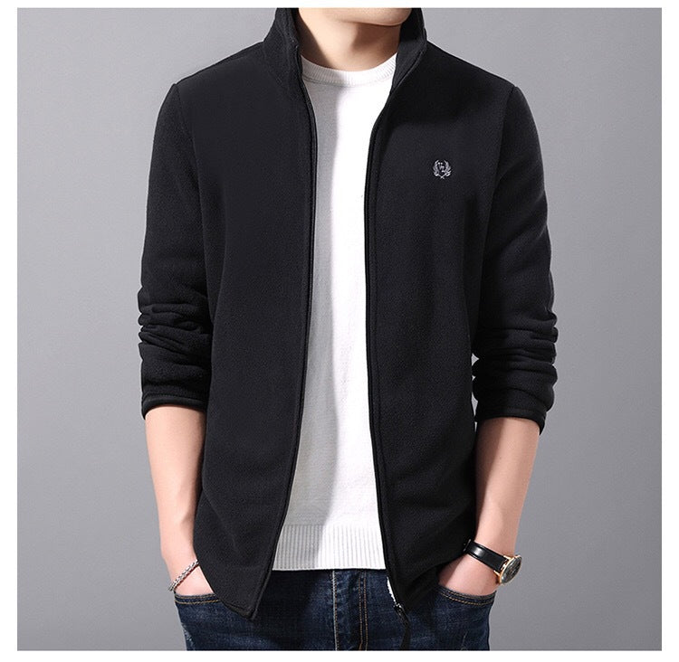 Herren Fleecejacke mit hochgeschlossenem Kragen und praktischen Taschen Echoarchiv