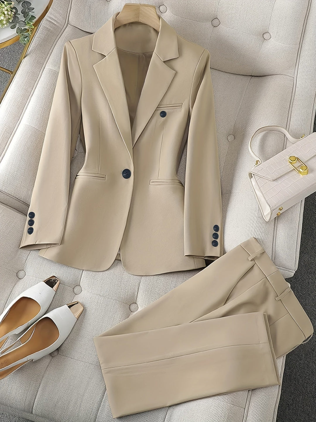 Echoarchiv | Klassischer Stil mit Revers-Blazer-Set