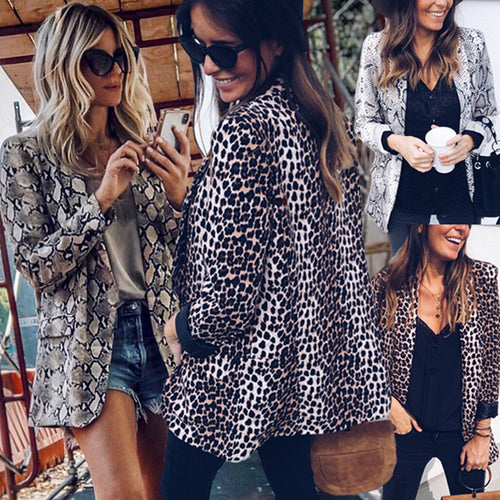Damen Leichter Longblazer mit Schlangenprint, offener Front und aufgesetzten Taschen Echoarchiv