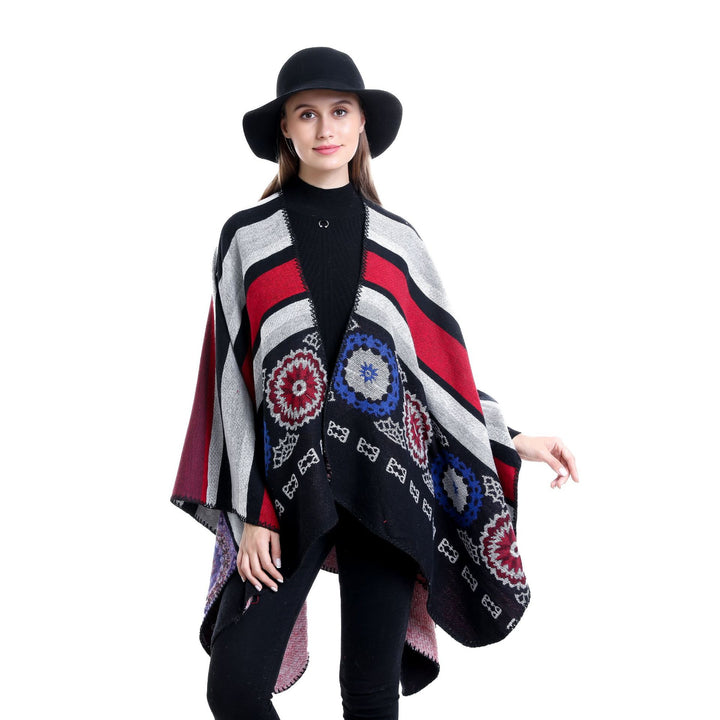Damen Oversize-Ruana-Poncho mit V-Ausschnitt und ornamentaler Jacquard-Webung – Célinea