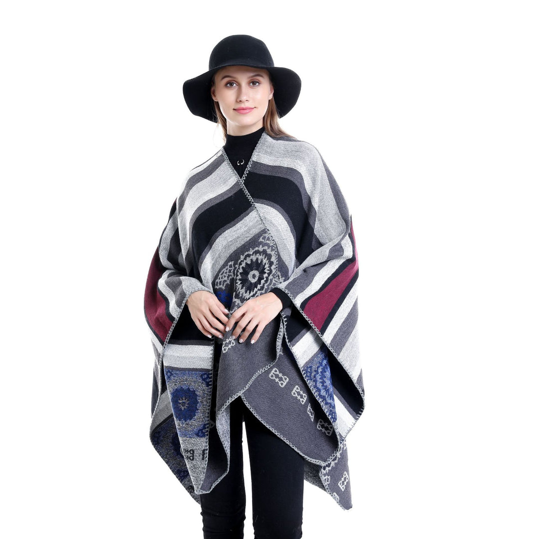 Damen Oversize-Ruana-Poncho mit V-Ausschnitt und ornamentaler Jacquard-Webung – Célinea