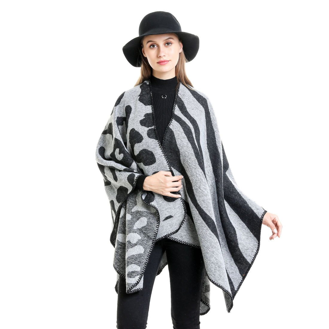 Damen Oversize‑Poncho im Revers‑Stil mit Animal‑Jacquard aus Wollmix – Célinea