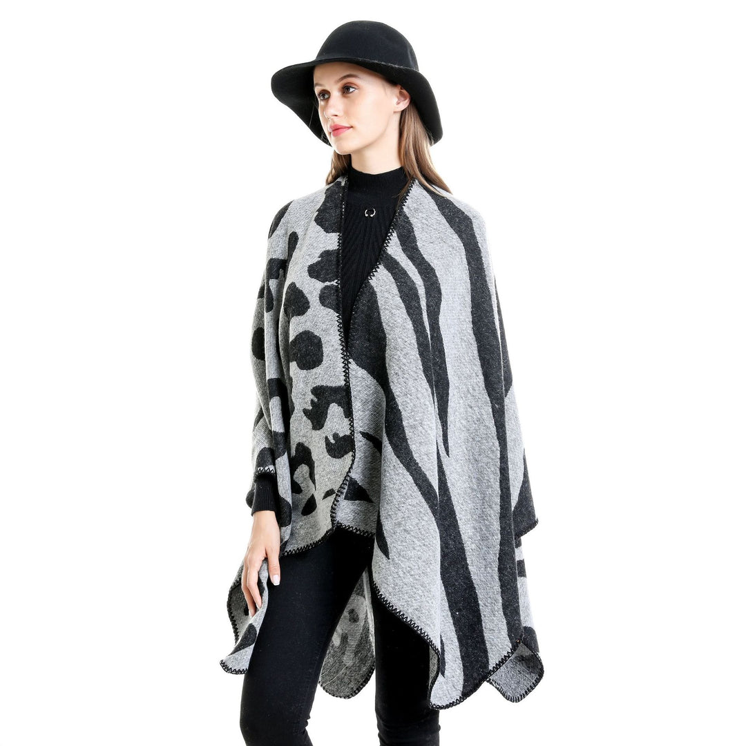 Damen Oversize‑Poncho im Revers‑Stil mit Animal‑Jacquard aus Wollmix Echo Archiv