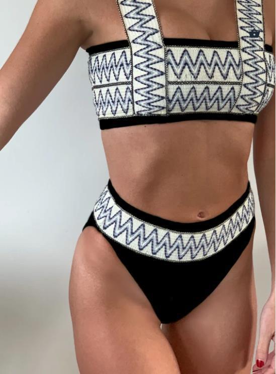 Damen Bikinoberteil mit tiefem Rückenschnitt und dekorativem Ethnomuster Echo Archiv