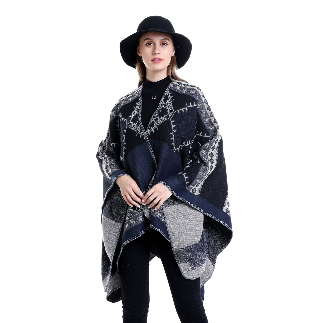 Damen Oversize-Ruana-Poncho aus Jacquardgewebe mit asymmetrischem Zipfelrand und ornamentaler Bordüre – Célinea