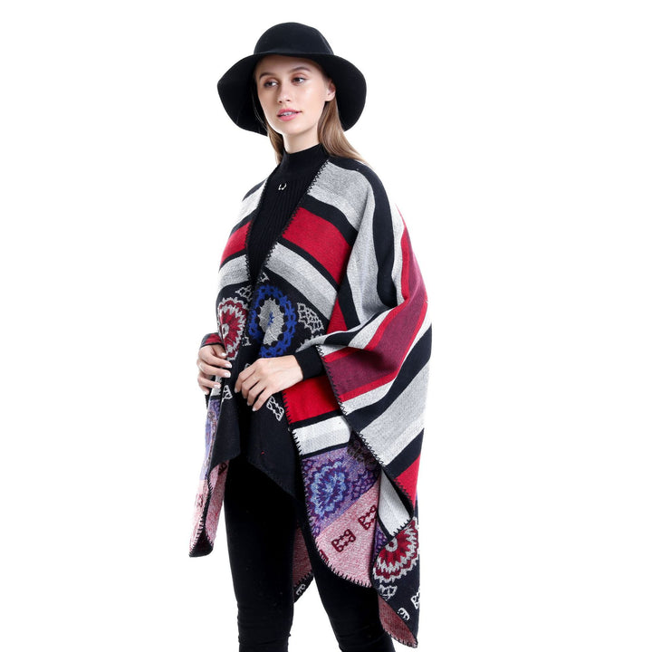 Damen Oversize-Ruana-Poncho mit V-Ausschnitt und ornamentaler Jacquard-Webung – Célinea