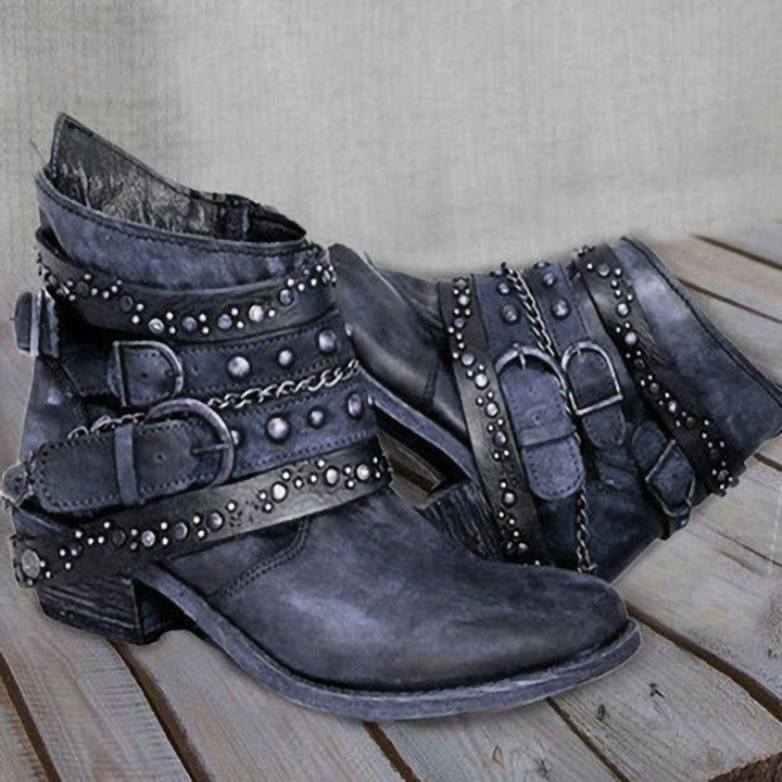 Damen nan knöchelhohe Biker-Stiefelette mit mehreren Nietenriemen, dekorativen Ketten und verstellbaren Schnallen Echo Archiv