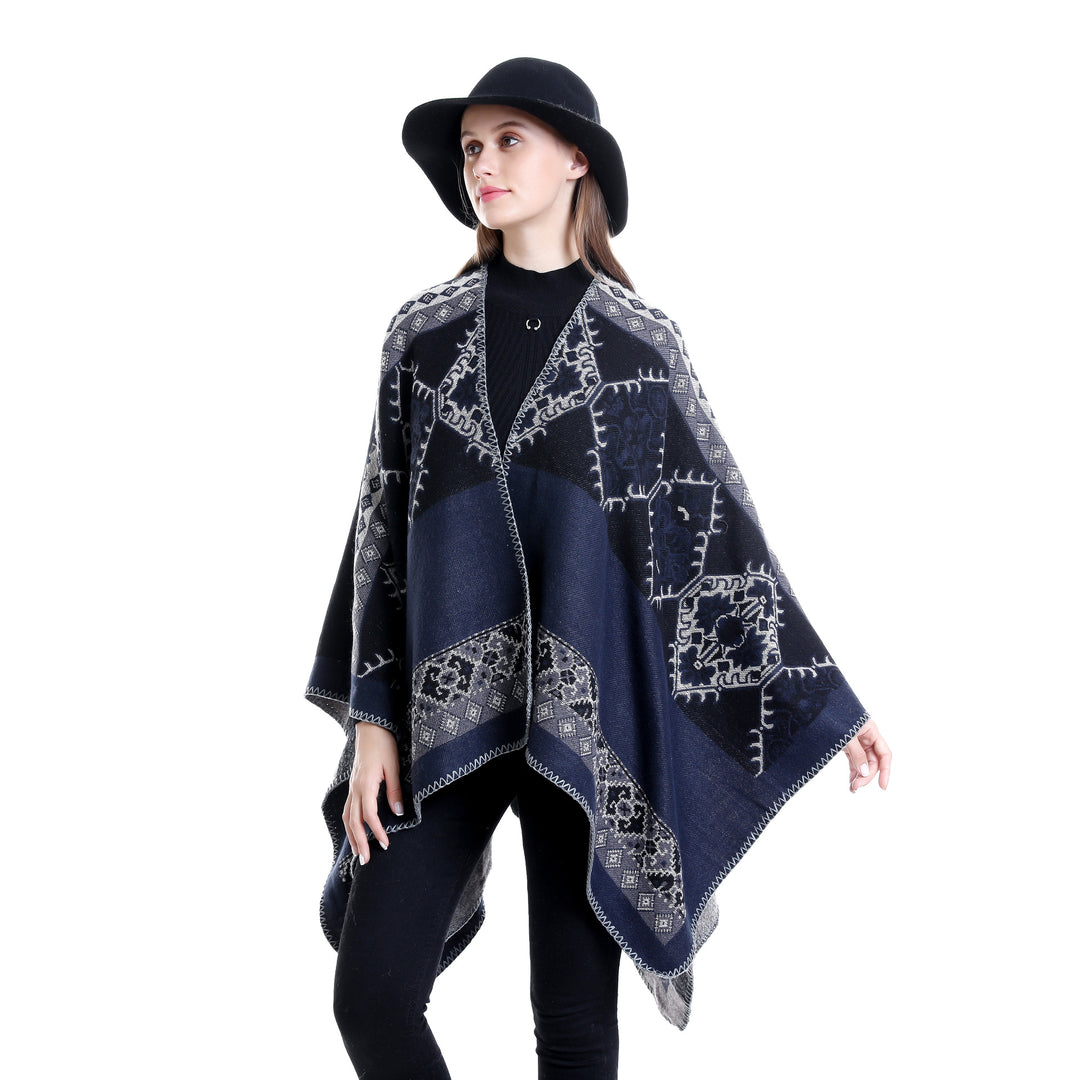Damen Oversize-Ruana-Poncho aus Jacquardgewebe mit asymmetrischem Zipfelrand und ornamentaler Bordüre – Célinea