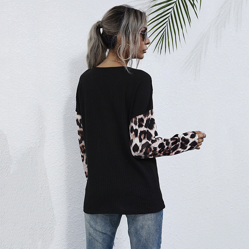 Damen Geripptes V-Ausschnitt-Longsleeve mit Raffung & Leo-Ärmeln Echoarchiv