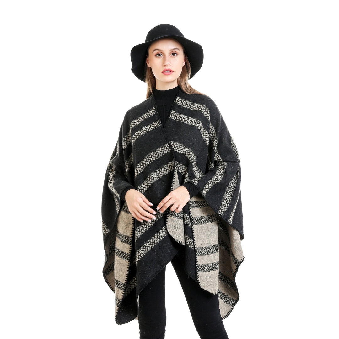 Damen Oversize-Ruana mit grafischen Längs‑Jacquardstreifen und offenem Kimono‑Fall Echo Archiv